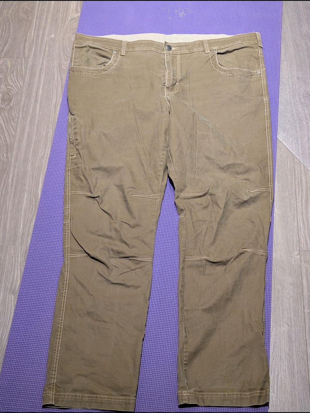 Columbia Men's Classic Olive Green Chino Pants